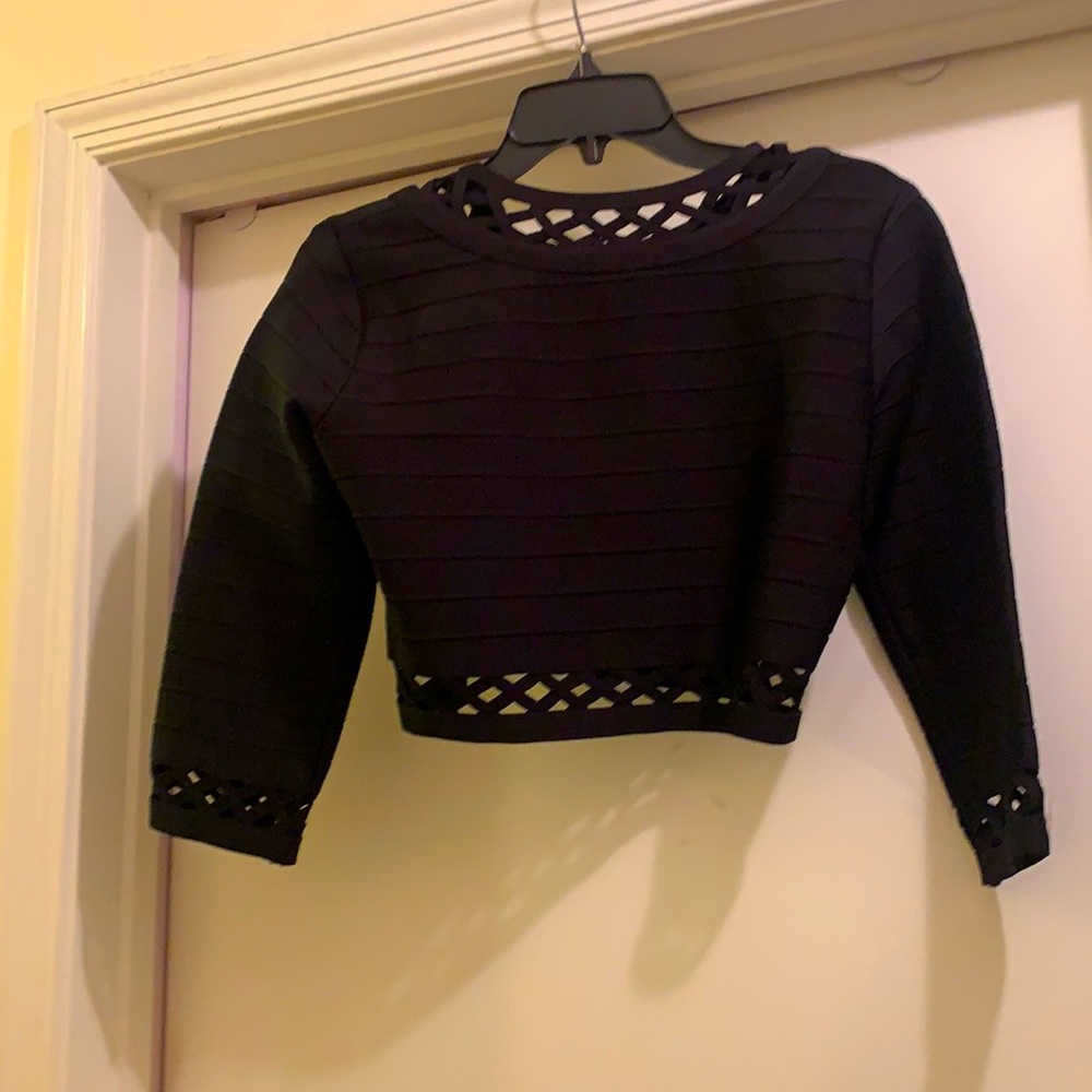 Brand - Gracia, New, short knit top with a fitted wear.